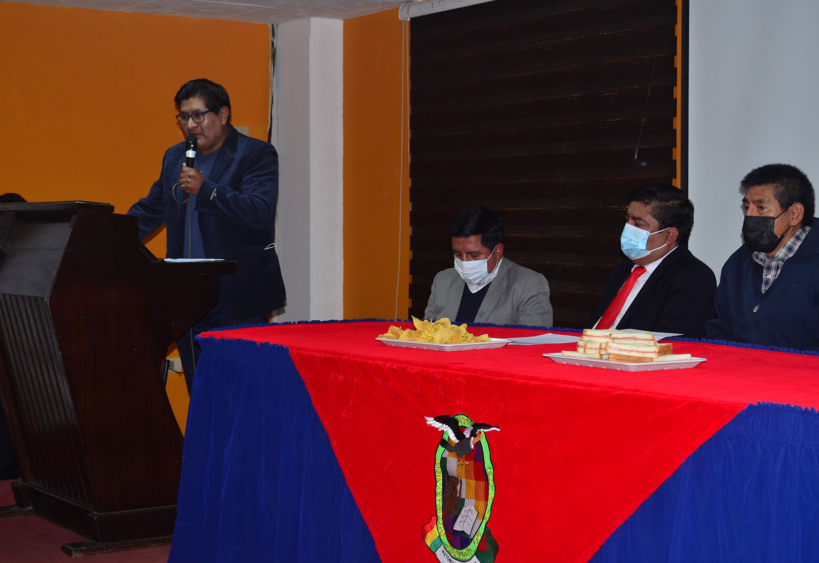 El Rector Condori exhortó que haya unidad entre los docentes universitarios