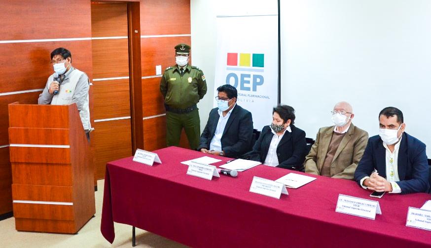 El Rector Condori agradeció a los representantes del TSE El Rector Condori agradeció a los representantes del TSE