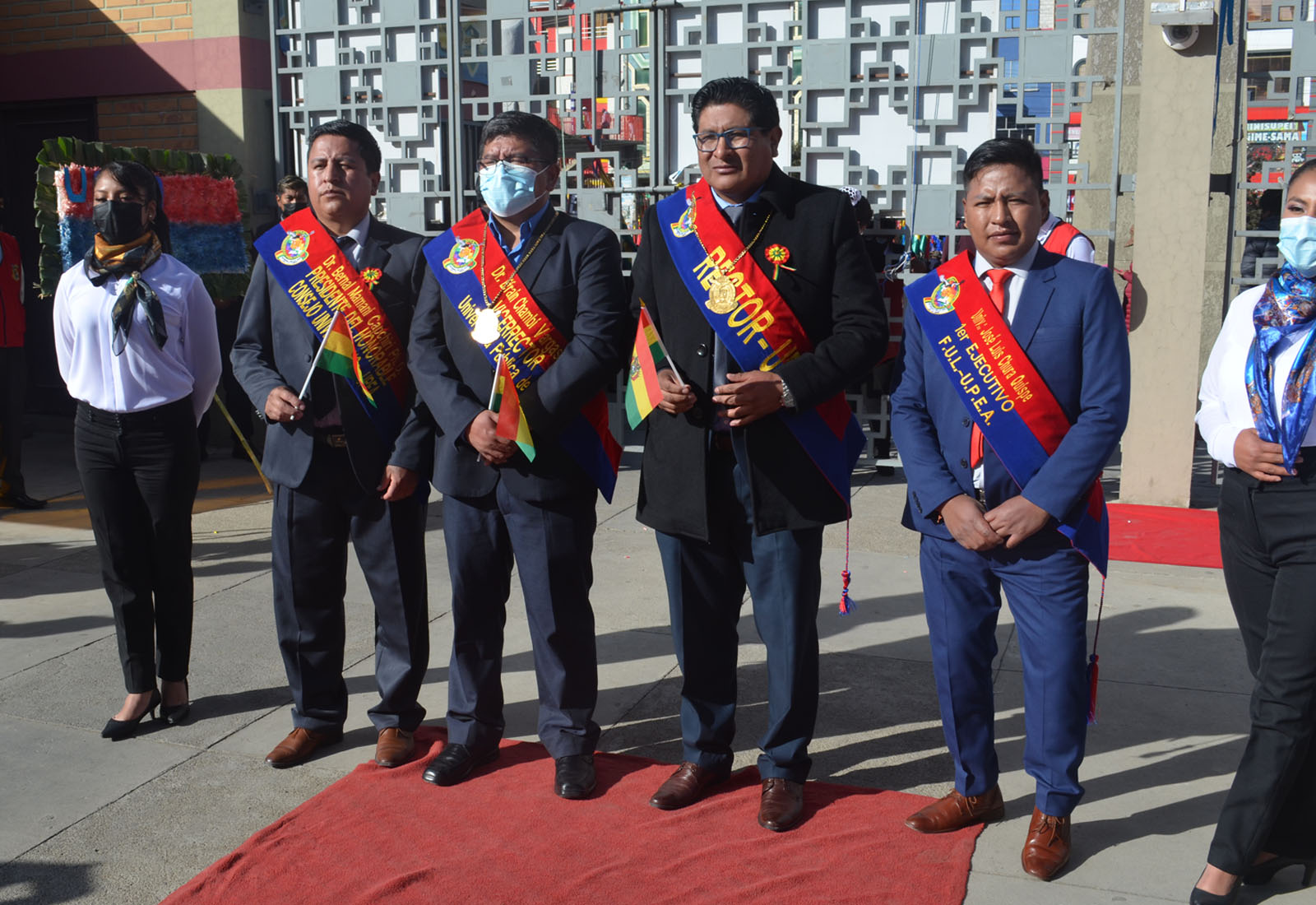 El Rector Condori pidió salud y mejores días para los docentes, estudiantes y administrativos