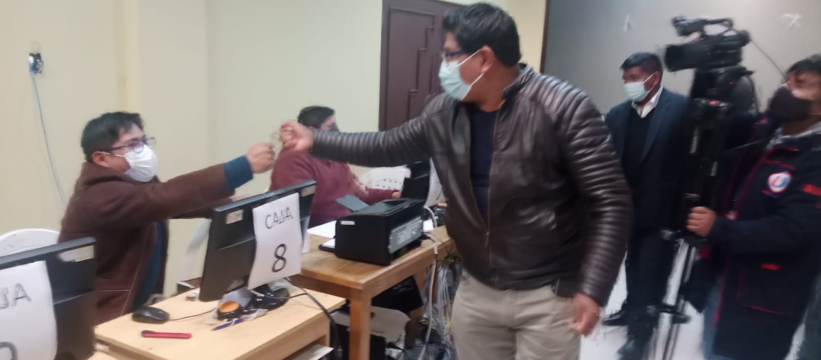 Las autoridades brindaron sus felicitaciones a todos los beneficiados Las autoridades brindaron sus felicitaciones a todos los beneficiados