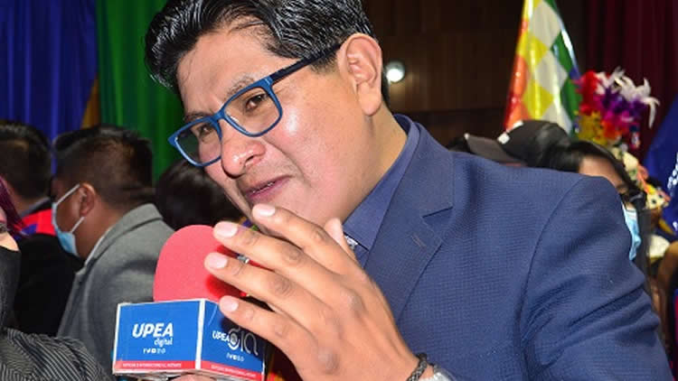Rector Condori mandó un fraternal abrazo a los papás bolivianos en su día Rector Condori mandó un fraternal abrazo a los papás bolivianos en su día