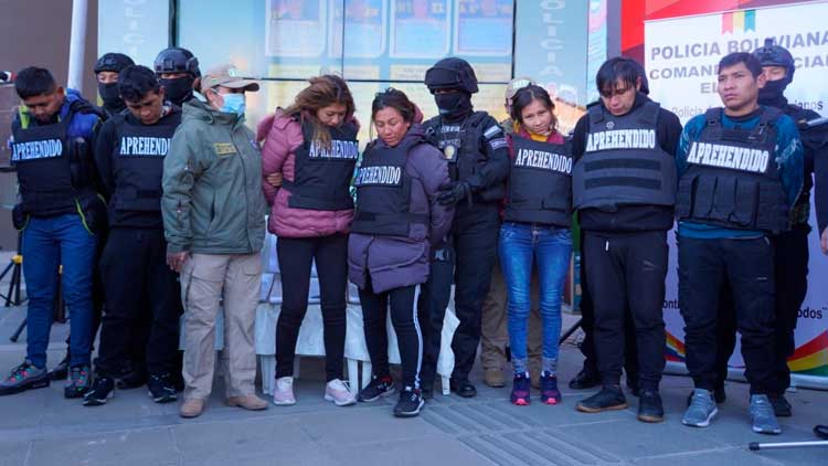 Integrantes de las agrupaciones criminales que fueron desarticuladas por la Policía Boliviana en la ciudad de El Alto.