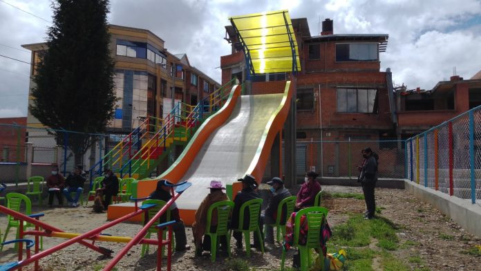 Clery Vargas, entregó a los vecinos de la Urbanización La Primera una cancha multifuncional mejorada Clery Vargas, entregó a los vecinos de la Urbanización La Primera una cancha multifuncional mejorada