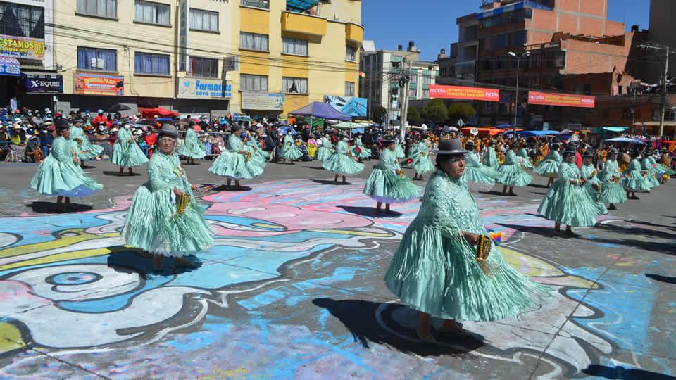 La entrada folklórica de la 16 de julio en devoción a la Virgen del Carmen, patrona de La Paz 