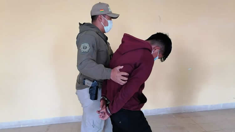 Felcc de El Alto captura a un joven que captaba menores con perfil falso en Facebook. Felcc de El Alto captura a un joven que captaba menores con perfil falso en Facebook.