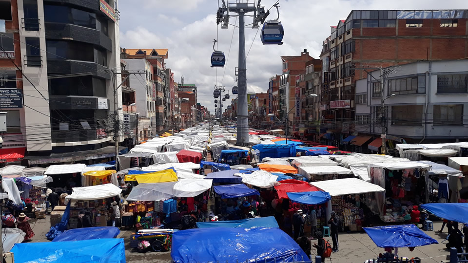 La gran feria de la 16 de julio de El Alto, un atractivo turístico.