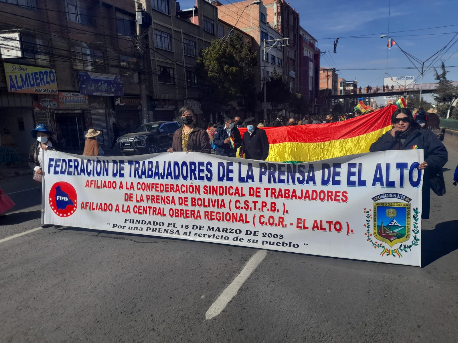 Los periodistas de El Alto y genuinos trabajadores de la prensa dijeron presente en el desfile