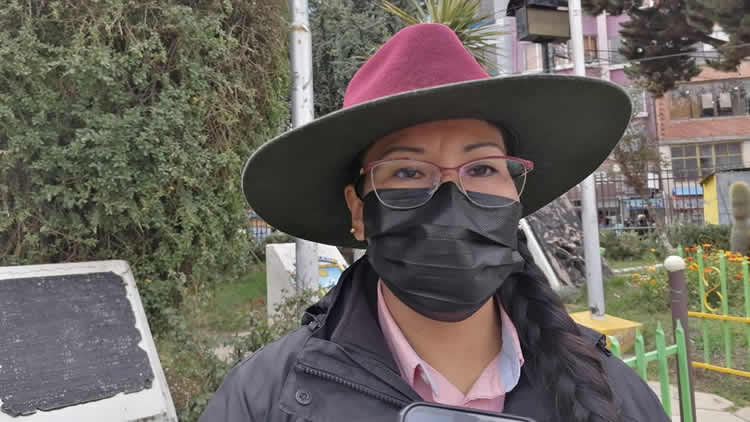La ex dirigente vecinal y activista, Guadalupe Daza, oficializa su postulación para la Defensoría del Pueblo, desde la ciudad de El Alto