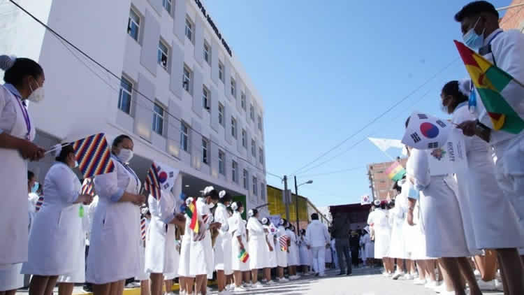 Inauguración del tercer bloque del Hospital Modelo Corea en la ciudad de El Alto.