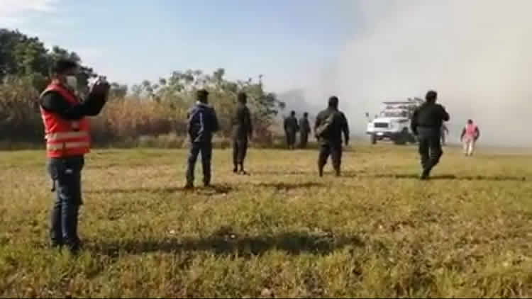 Incendio de pastizales llegó hasta el aeropuerto internacional de Viru Viru.
