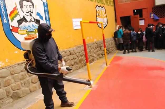 Los ambientes fueron desinfectados con amonio cuaternario de quinta generación Los ambientes fueron desinfectados con amonio cuaternario de quinta generación