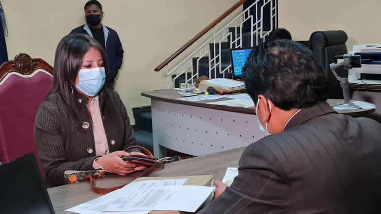 La actual Defensora del Pueblo, Nadia Cruz, presentó este viernes su postulación. La actual Defensora del Pueblo, Nadia Cruz, presentó este viernes su postulación.
