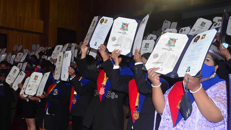 UPEA otorga 351 títulos a nuevos profesionales en el primer Acto de Colación de Grado 2022 UPEA otorga 351 títulos a nuevos profesionales en el primer Acto de Colación de Grado 2022