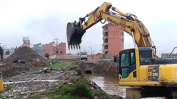 Trabajos que se realizan para el embovedado de la Avenida Arica en la ciudad de El Alto.