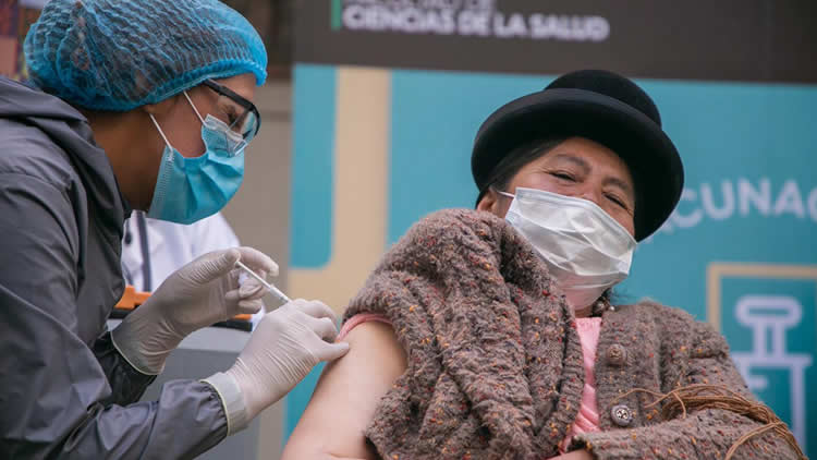 Gremiales de El Alto ya cuentan con punto de vacunación en la UNIFRANZ.