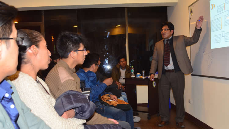 Rime Choquehuanca, durante un seminario donde abordaba el “ciberpatrullaje” Rime Choquehuanca, durante un seminario donde abordaba el “ciberpatrullaje”