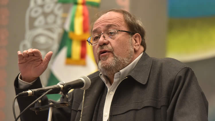 Roberto Aguilar, ministro de Educación.