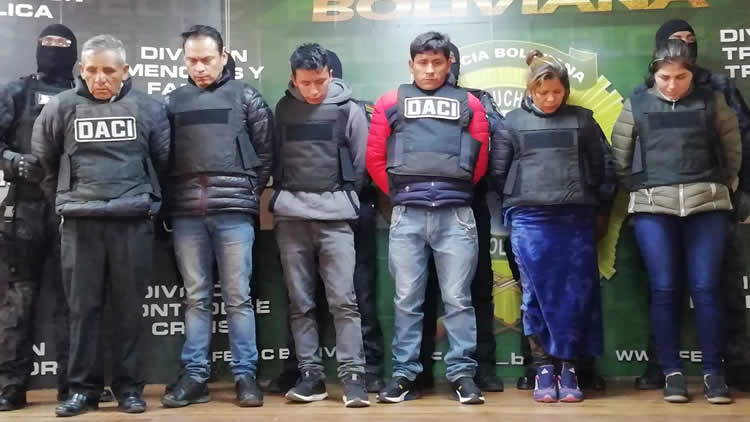 Los sujetos aprendidos son presentados por la Policía boliviana. Los sujetos aprendidos son presentados por la Policía boliviana.