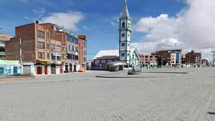 La avenida Panorámica, cerca al Teleférico Rojo, hoy no tuvo asentamiento de comerciantes de la feria 16 de Julio de El Alto.