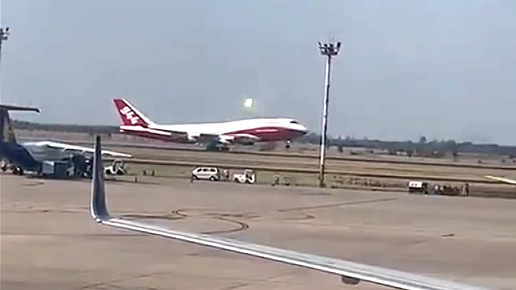 El avión bombero Supertanker partió del aeropuerto de Viru Viru rumbo a la Chiquitanía.