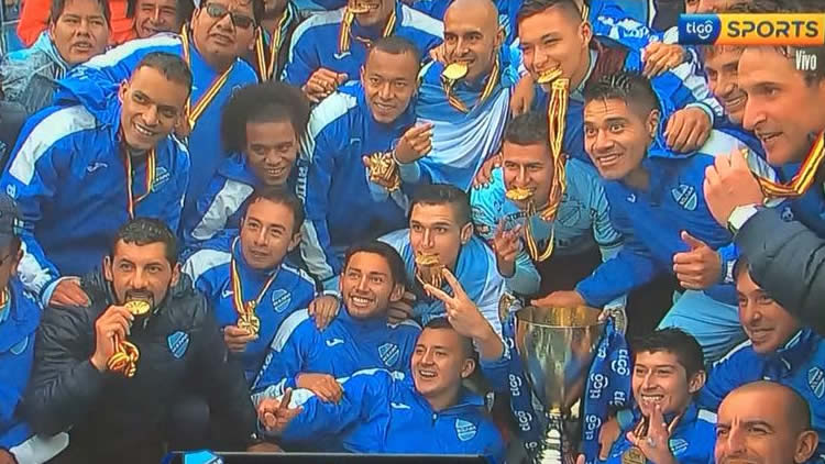 Bolívar se corona bicampeón del fútbol boliviano Bolívar se corona bicampeón del fútbol boliviano