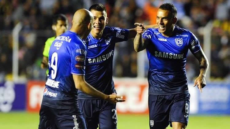 William Ferreira festeja el gol de victoria para Bolívar. 