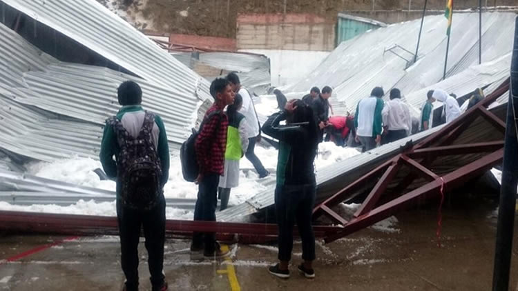 Un muerto y 25 estudiantes heridos es el saldo de una fuerte granizada en Sucre.