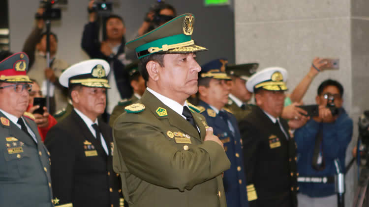 Posesión del General Vladimir Yury Calderón Mariscal como nuevo comandante general de la Policía Boliviana.