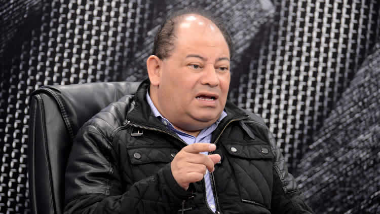 Carlos Romero, ministro de Gobierno, durante la entrevista en un medio de comunicación.