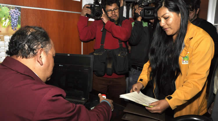 Soledad Chapetón, alcaldesa de El Alto, oficializa invitación al Presidente para el 6 de Marzo