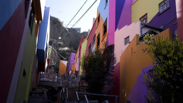 Chualluma, barrio de La Paz, es noticia internacional.
