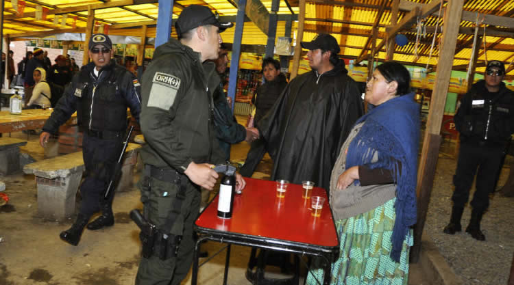 Intendencia y Policía de El Alto intervienen Complejo Fabril 18 de Mayo de El Alto.