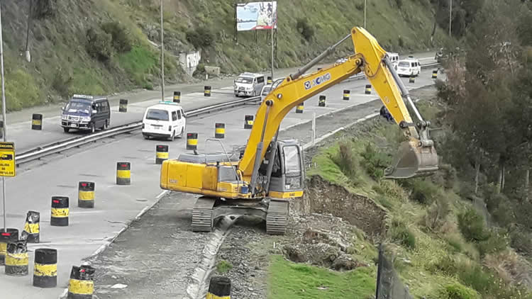 Remodelación de la autopista que une las ciudades de La Paz y El Alto.