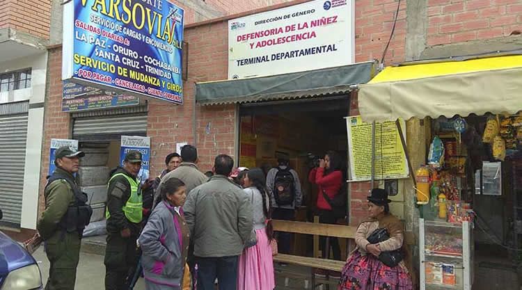 Defensoría de la Niñez y Adolescencia en la Terminal interdepartamental de El Alto.