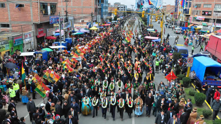Desfile cívico militar en homenaje a la ciudad de El Alto, por sus 35 años de creación.