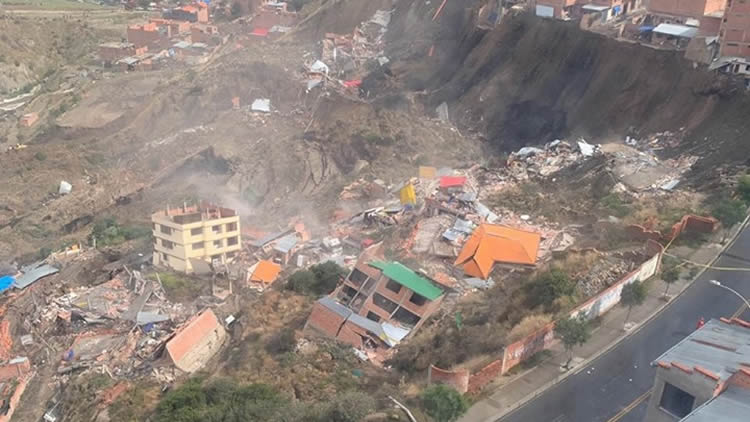 Deslizamiento en la zona de Bajo Sopocachi desplomó varias viviendas