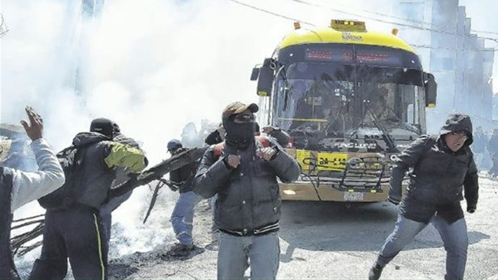Hechos de violencia registrado el domingo por la implementación de una nueva ruta de los buses Pumakatari a Achumani.