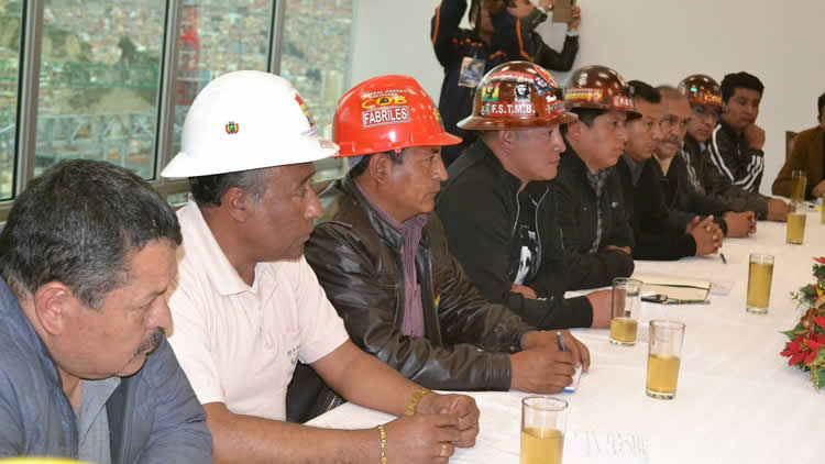 Dirigentes de la Central Obrera Boliviana. Dirigentes de la Central Obrera Boliviana.