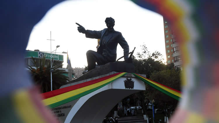 Homenaje al Día del Mar en la plaza Eduardo Abaroa en La Paz - Bolivia.