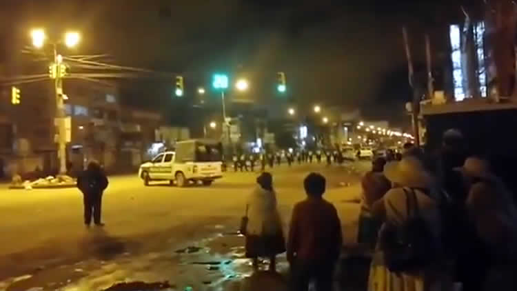 Está prohibido la manifestaciones, huelgas y bloqueos durante la cuarentena por el Coronavirus en Bolivia. Está prohibido la manifestaciones, huelgas y bloqueos durante la cuarentena por el Coronavirus en Bolivia.