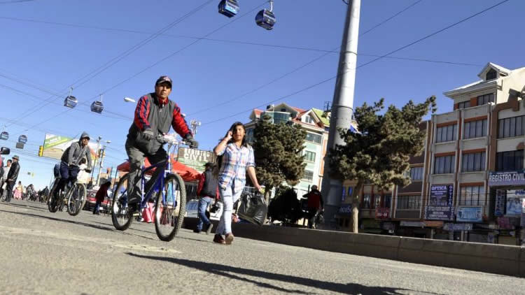 Alteños salieron en bicicletas por las vías principales de esta urbe.