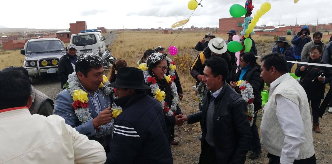 Concejales de El Alto hacen la entrega de la documentación, ahora toca la etapa de adquisición de servicios básicos y construcción de viviendas