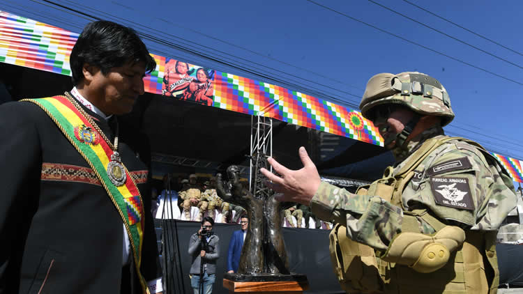 Acto conmemorativo en El Alto recordando los 194 años de creación de la FFAA.