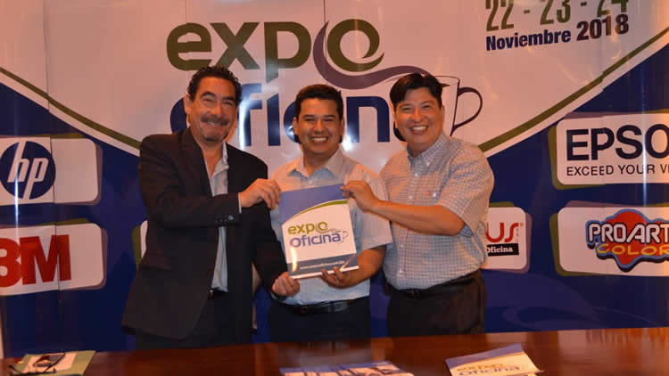 Jaime Carvajal, Johan Escobar y Edson Escobar en el lanzamiento de la Expo Oficina 2018 en Santa Cruz.