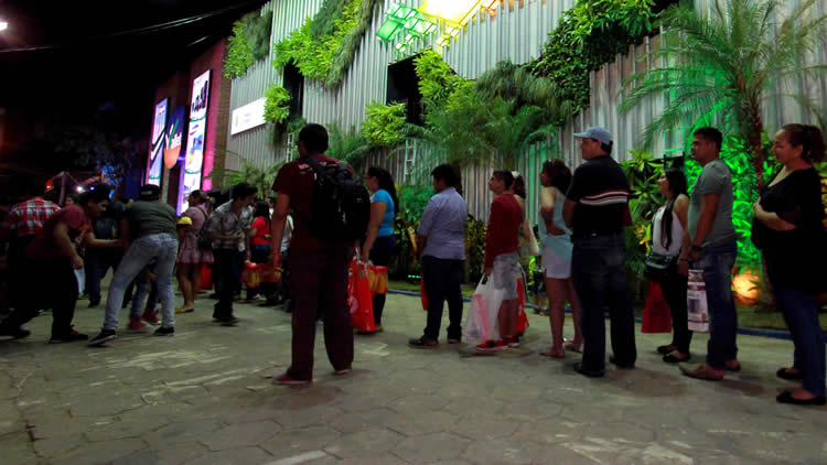 Expocruz 2017, visitantes en la Feria Internacional de Santa Cruz.