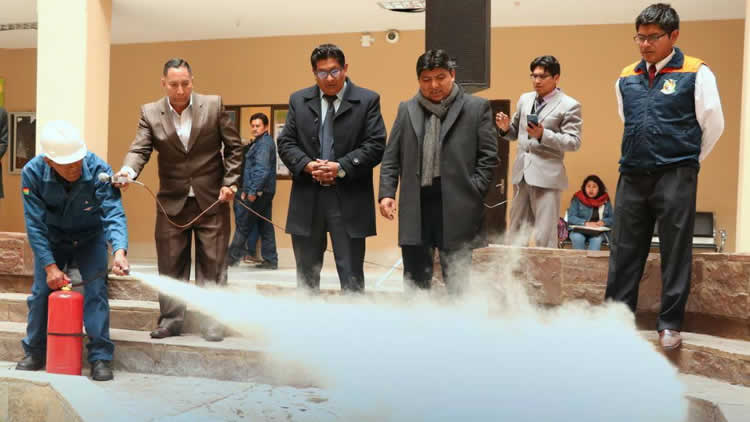 Demostración de la extinción de fue en la Universidad Pública de El Alto (UPEA).