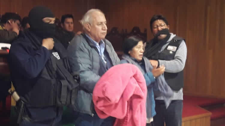 Efectivos de la Policía aprehendieron a María Eugenia Choque y Antonio Costas.