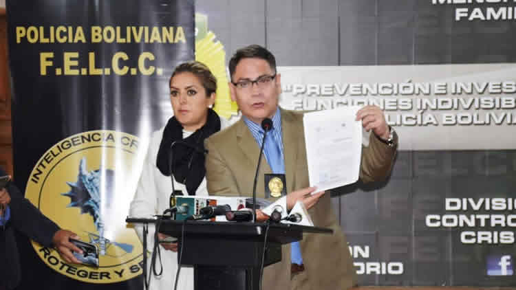 Capitán Gabriela Coca y coronel Jhonny Aguilera brindan detalles del caso de trata de personas.