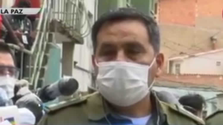 El director nacional de la FELCC, Iván Rojas, en contacto con la prensa. El director nacional de la FELCC, Iván Rojas, en contacto con la prensa.