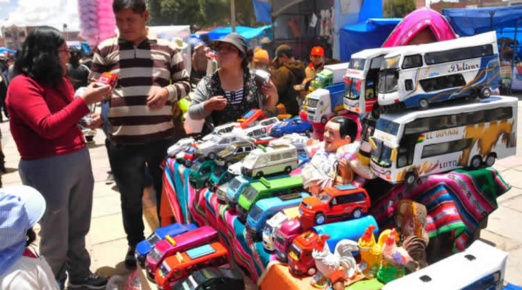 Feria de Alasita 2020 en la ciudad de El Alto.